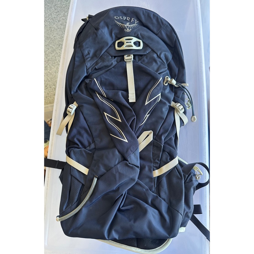 Osprey Talon 22 hiking backpack in navy blue